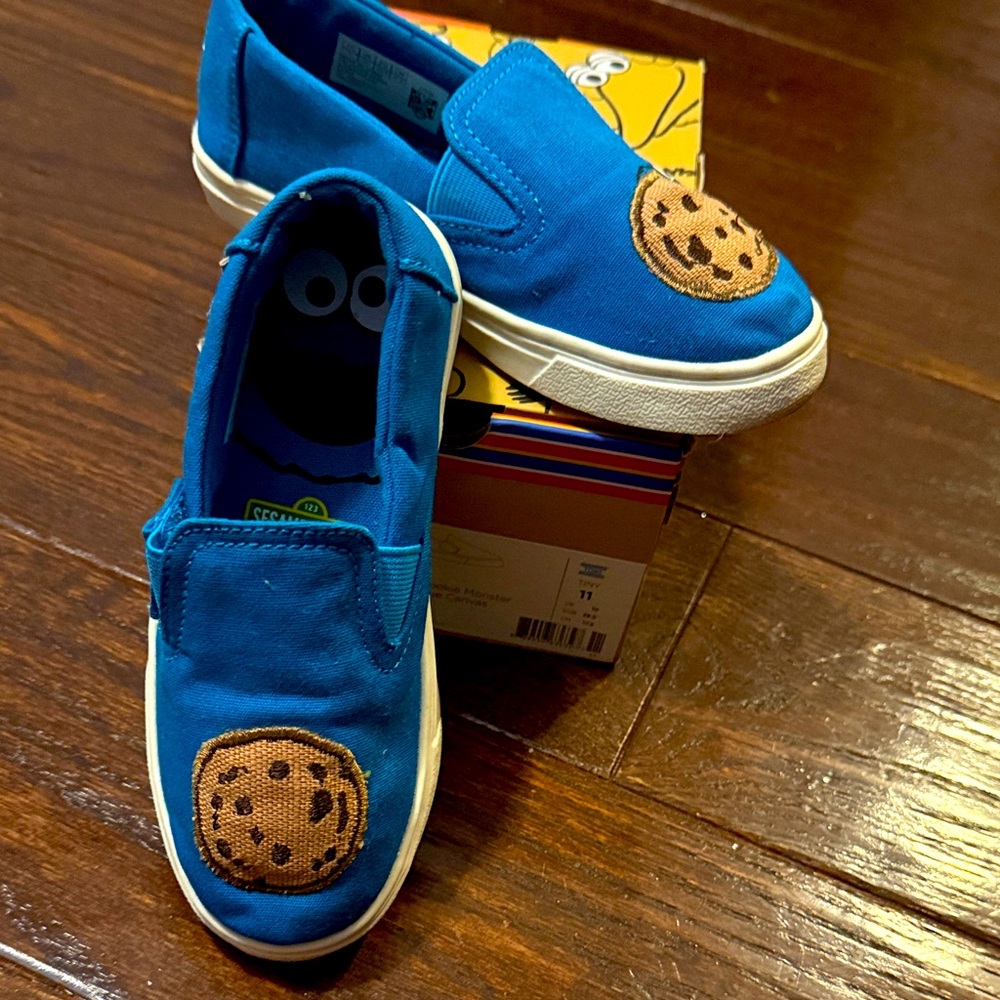 Toms Kids Sneakers in Blue with Cookie Patch